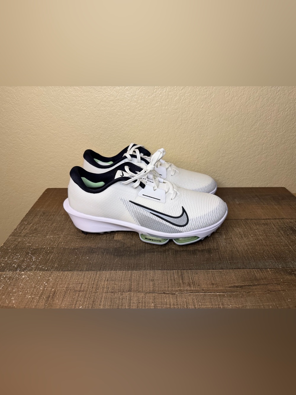 Nike Air Zoom Infinity Tour 2 “White Black Vapor Green”
- Size 9.5 Men.